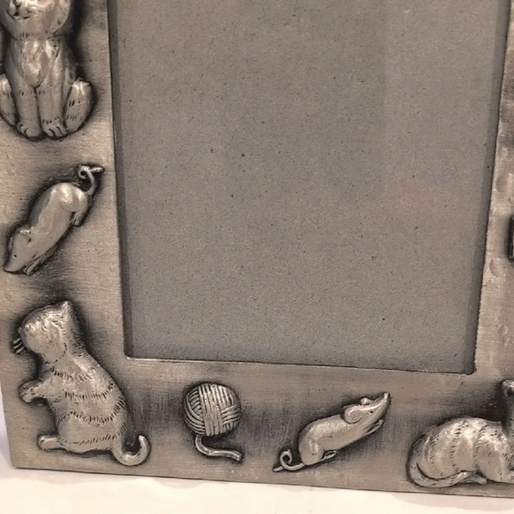 Pewter Tone Cat and Mouse Picture Photo Frame